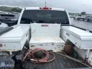 2011 GMC Sierra 2500HD Work Truck z VIN 1GT22ZCGXBZ435266, wystawiony jako IAAI lot #42532692 z przebiegiem 222 069 mil mil oraz . Historia ofert i sprzedaży dostępna na DreamBid. Obrazek 10.