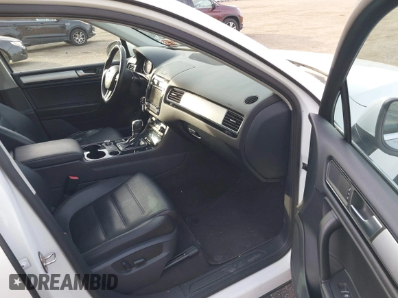 2013 Volkswagen Touareg Exec с VIN WVGEF9BP0DD006992, выставлен на аукционе IAAI как лот 41800140 с пробегом 177 299 миль миль и . История ставок и продаж доступна на DreamBid. Изображение 5.