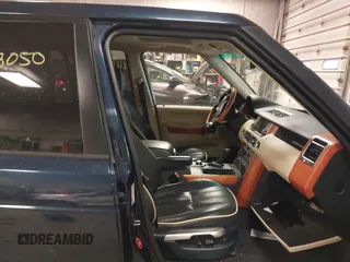 2011 Land Rover Range Rover HSE Lux z VIN SALMF1D48BA336455, wystawiony jako IAAI lot #41968050 z przebiegiem Nie podano mil oraz . Historia ofert i sprzedaży dostępna na DreamBid. Obrazek 5.