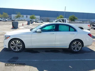 2019 Mercedes-Benz C 300 z VIN 55SWF8DB0KU318691, wystawiony jako IAAI lot #41751526 z przebiegiem 63 608 mil mil oraz . Historia ofert i sprzedaży dostępna na DreamBid. Obrazek 14.