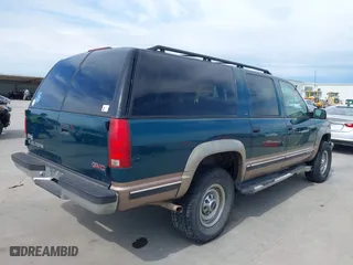 1998 GMC Suburban with VIN 1GKGK26J4WJ734958, listed as a IAAI auction lot 41878070 with 131,528 mi miles. Bid and sale history available at carsss.com. Image 4.