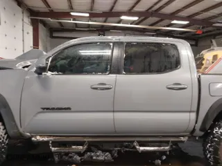 2020 Toyota Tacoma 4WD SR5 with VIN 3TMCZ5AN9LM328660, listed as a IAAI auction lot 41505373 with 122,082 mi miles. Bid and sale history available at carsss.com. Image 14.