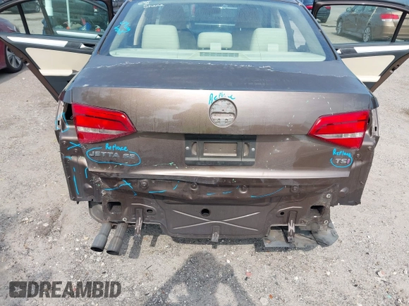 2015 Volkswagen Jetta SE with VIN 3VWD07AJXFM289988, listed as a IAAI auction lot 42322842 with 131,998 mi miles and . Bid and sale history available at DreamBid. Image 6.