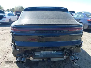 2024 Porsche Cayenne S z VIN WP1BL2AY4RDA60254, wystawiony jako IAAI lot #41882716 z przebiegiem 35 243 mil mil oraz . Historia ofert i sprzedaży dostępna na DreamBid. Obrazek 17.