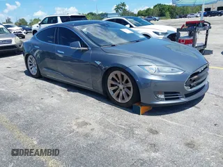 2013 Tesla Model S Performance с VIN 5YJSA1DP9DFP06121, выставлен на аукционе IAAI как лот 42511097 с пробегом 100 990 миль миль и . История ставок и продаж доступна на DreamBid. Изображение 1.