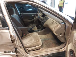 2000 Honda Accord SE с VIN 1HGCG5673YA051154, выставлен на аукционе IAAI как лот 41382000 с пробегом 272 554 миль миль и . История ставок и продаж доступна на DreamBid. Изображение 5.