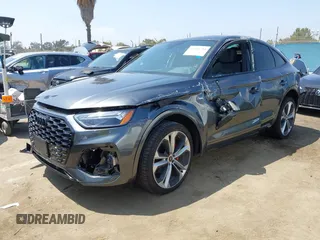 2024 Audi Q5 Sportback S line Premium Plus z VIN WA15AAFY3R2138424, wystawiony jako IAAI lot #42184784 z przebiegiem 4 635 mil mil oraz . Historia ofert i sprzedaży dostępna na DreamBid. Obrazek 2.