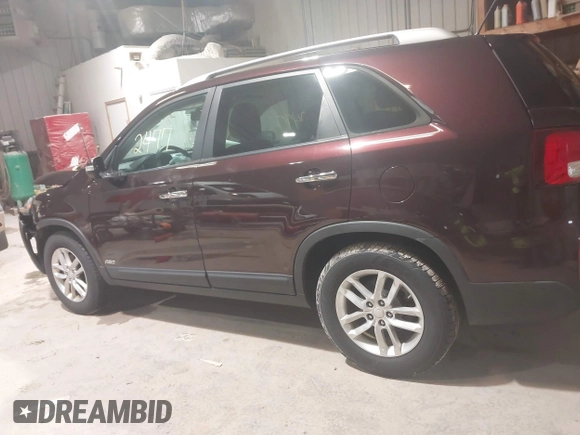 2015 Kia Sorento LX with VIN 5XYKTCA67FG567068, listed as a IAAI auction lot 41942477 with 155,091 mi miles. Bid and sale history available at carsss.com. Image 14.