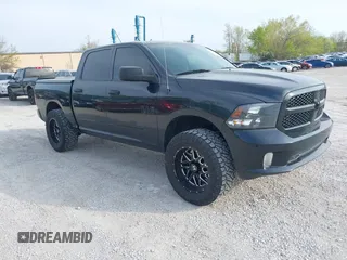 2017 Ram 1500 Express z VIN 1C6RR7KG8HS732982, wystawiony jako IAAI lot #41986452 z przebiegiem 111 252 mil mil oraz . Historia ofert i sprzedaży dostępna na DreamBid. Obrazek 1.