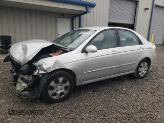 2009 Kia Spectra LX z VIN KNAFE221695665589, wystawiony jako Copart lot #56040425 z przebiegiem 168 599 mil mil oraz Szkoda całkowita • Salvage title. Historia ofert i sprzedaży dostępna na DreamBid. Obrazek 1.