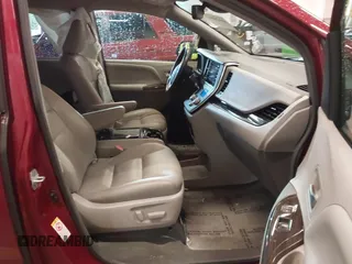2018 Toyota Sienna XLE Auto Access Seat with VIN 5TDYZ3DC8JS935926, listed as a IAAI auction lot 41630567 with 105,224 mi miles. Bid and sale history available at carsss.com. Image 5.