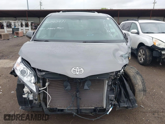 2016 Toyota Sienna XLE z VIN 5TDYK3DC3GS714599, wystawiony jako IAAI lot #42240471 z przebiegiem 135 746 mil mil oraz . Historia ofert i sprzedaży dostępna na DreamBid. Obrazek 12.