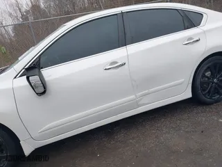 2018 Nissan Altima 2.5 SL with VIN 1N4AL3AP3JC163577, listed as a IAAI auction lot 41406241 with 138,214 mi miles. Bid and sale history available at carsss.com. Image 6.