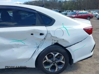 2020 Kia Forte LXS z VIN 3KPF24AD6LE252277, wystawiony jako IAAI lot #41813655 z przebiegiem 61 919 mil mil oraz . Historia ofert i sprzedaży dostępna na DreamBid. Obrazek 6.