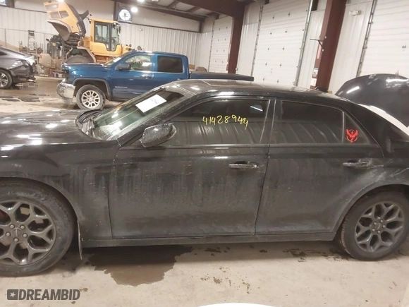 2018 Chrysler 300 with VIN 2C3CCAGG6JH198937, listed as a IAAI auction lot 41428944 with 110,469 mi miles. Bid and sale history available at carsss.com. Image 14.