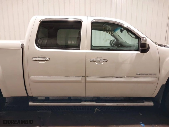 2013 GMC Sierra 1500 SLT with VIN 3GTP2WE76DG197565, listed as a IAAI auction lot 41344388 with 134,972 mi miles. Bid and sale history available at carsss.com. Image 13.