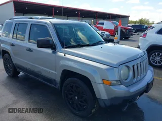 2014 Jeep Patriot Sport z VIN 1C4NJPBA7ED818830, wystawiony jako IAAI lot #42216964 z przebiegiem 144 909 mil mil oraz . Historia ofert i sprzedaży dostępna na DreamBid. Obrazek 1.