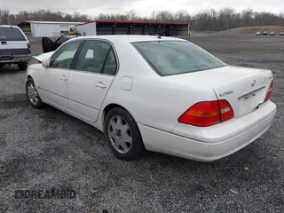 2001 Lexus LS 430 with VIN JTHBN30F610011083, listed as a IAAI auction lot 41914820 with 169,995 mi miles. Bid and sale history available at carsss.com. Image 3.