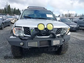 2005 Nissan Pathfinder SE z VIN 5N1AR18W35C790033, wystawiony jako IAAI lot #41949129 z przebiegiem 227 199 mil mil oraz . Historia ofert i sprzedaży dostępna na DreamBid. Obrazek 12.