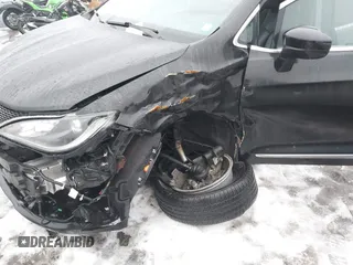 2019 Chrysler Pacifica Touring L with VIN 2C4RC1BG2KR715353, listed as a IAAI auction lot 41545730 with 38,500 mi miles and . Bid and sale history available at DreamBid. Image 6.