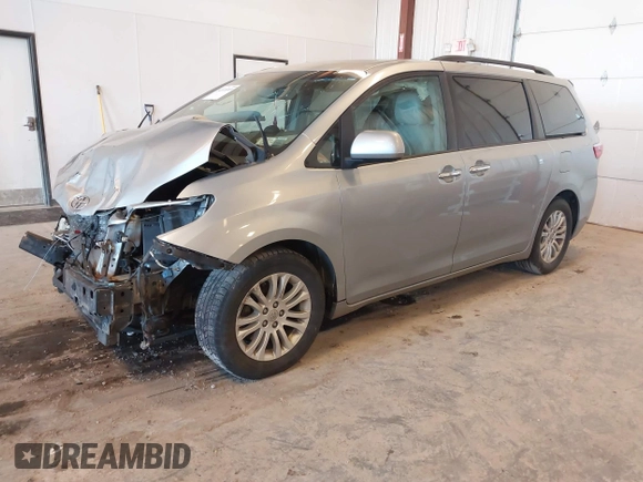 2015 Toyota Sienna XLE with VIN 5TDYK3DCXFS534633, listed as a IAAI auction lot 42018593 with 128,421 mi miles. Bid and sale history available at carsss.com. Image 2.