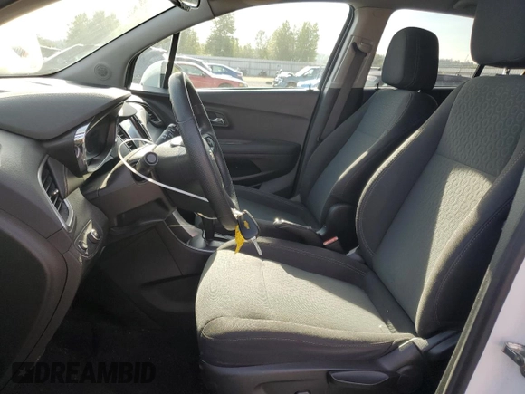 2020 Chevrolet Trax LS z VIN 3GNCJNSB5LL298453, wystawiony jako Copart lot #59903695 z przebiegiem 58 832 mil mil oraz Szkoda całkowita • Salvage title. Historia ofert i sprzedaży dostępna na DreamBid. Obrazek 7.