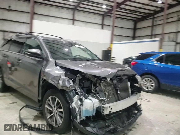 2018 Toyota Highlander SE z VIN 5TDJZRFH8JS556874, wystawiony jako Copart lot #60459645 z przebiegiem 108 118 mil mil oraz Nie do naprawy • Non repairable. Historia ofert i sprzedaży dostępna na DreamBid. Obrazek 15.