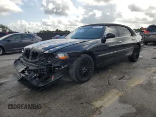 2010 Lincoln Town Car Signature Limited z VIN 2LNBL8CV8AX602097, wystawiony jako Copart lot #60481205 z przebiegiem 71 081 mil mil oraz Szkoda całkowita • Salvage title. Historia ofert i sprzedaży dostępna na DreamBid. Obrazek 1.