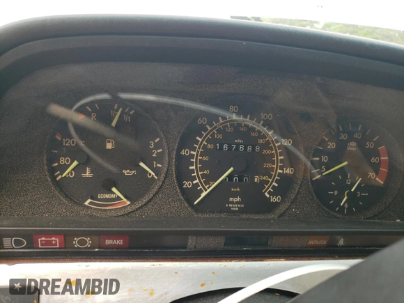1985 Mercedes-Benz 380 z VIN WDBCA32C8FA127549, wystawiony jako Copart lot #54406985 z przebiegiem 167 688 mil mil oraz Szkoda całkowita • Salvage title. Historia ofert i sprzedaży dostępna na DreamBid. Obrazek 9.