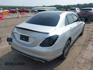 2020 Mercedes-Benz C 300 z VIN W1KWF8EB6LR599901, wystawiony jako IAAI lot #42616247 z przebiegiem 74 966 mil mil oraz . Historia ofert i sprzedaży dostępna na DreamBid. Obrazek 4.