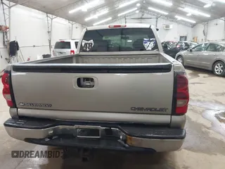2005 Chevrolet Silverado 1500 Z71 with VIN 1GCEK19Z55Z148705, listed as a IAAI auction lot 42084628 with 217,172 mi miles. Bid and sale history available at carsss.com. Image 16.