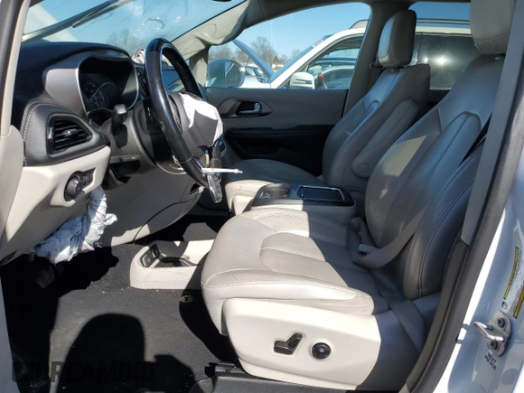 2021 Chrysler Pacifica Touring L with VIN 2C4RC1BGXMR532883, listed as a Copart auction lot 50173485 with 154,431 mi miles and Salvage Title. Bid and sale history available at DreamBid. Image 7.