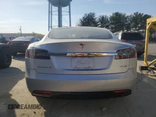 2017 Tesla Model S 100D z VIN 5YJSA1E2XHF213086, wystawiony jako Copart lot #53780875 z przebiegiem 34 205 mil mil oraz Szkoda całkowita • Salvage title. Historia ofert i sprzedaży dostępna na DreamBid. Obrazek 6.