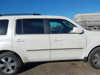 2013 Honda Pilot Touring with VIN 5FNYF4H95DB067812, listed as a IAAI auction lot 40919050 with 256,087 mi miles. Bid and sale history available at carsss.com. Image 13.