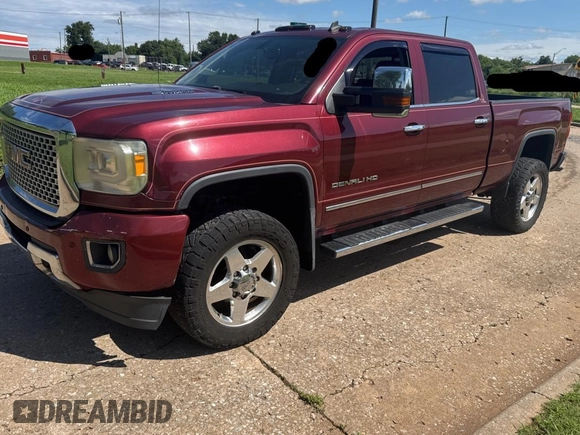 2015 GMC Sierra 2500HD Denali z VIN 1GT120E88FF102231, wystawiony jako Copart lot #60239065 z przebiegiem 305 655 mil mil oraz Czysty tytuł • Clean title. Historia ofert i sprzedaży dostępna na DreamBid. Obrazek 2.