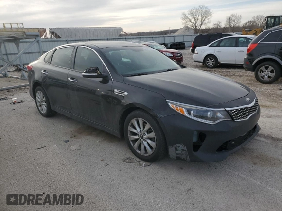 2016 Kia Optima EX z VIN 5XXGU4L30GG058389, wystawiony jako Copart lot #49993295 z przebiegiem 78 445 mil mil oraz Szkoda całkowita • Salvage title. Historia ofert i sprzedaży dostępna na DreamBid. Obrazek 4.