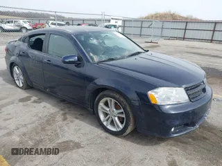 2014 Dodge Avenger SXT z VIN 1C3CDZCB2EN102742, wystawiony jako IAAI lot #41807662 z przebiegiem 140 281 mil mil oraz . Historia ofert i sprzedaży dostępna na DreamBid. Obrazek 1.
