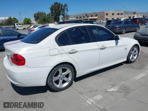 2006 BMW 3 Series 325i z VIN WBAVB17546NK38045, wystawiony jako IAAI lot #42311767 z przebiegiem 119 752 mil mil oraz . Historia ofert i sprzedaży dostępna na DreamBid. Obrazek 4.