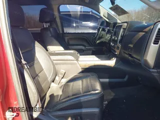 2015 GMC Sierra 2500HD Denali z VIN 1GT120E8XFF188285, wystawiony jako IAAI lot #41586993 z przebiegiem 141 691 mil mil oraz . Historia ofert i sprzedaży dostępna na DreamBid. Obrazek 5.
