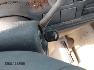 1997 Chevrolet Tahoe z VIN 1GNEK13R3VJ416827, wystawiony jako IAAI lot #42041780 z przebiegiem 143 566 mil mil oraz . Historia ofert i sprzedaży dostępna na DreamBid. Obrazek 11.