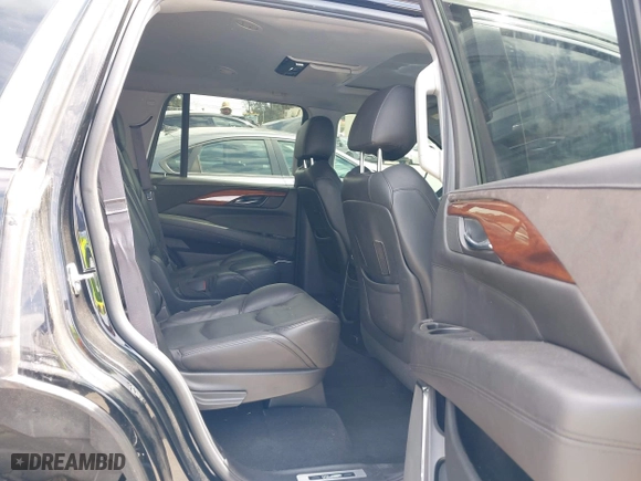 2015 Cadillac Escalade Luxury with VIN 1GYS3MKJ6FR747131, listed as a IAAI auction lot 41820427 with 49,956 mi miles. Bid and sale history available at carsss.com. Image 8.