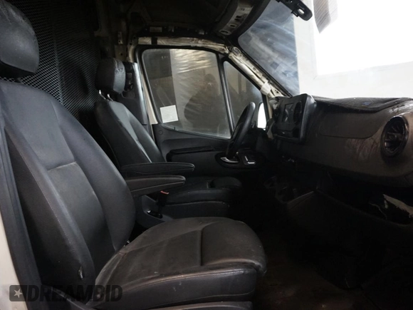 2022 Mercedes-Benz Sprinter Cargo Cargo with VIN W1Y40BHY1NT102318, listed as a Copart auction lot 44240465 with Not Provided miles and Salvage Title. Bid and sale history available at DreamBid. Image 5.
