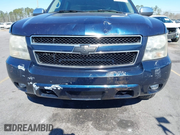 2008 Chevrolet Suburban LTZ with VIN 1GNFK163X8R111651, listed as a IAAI auction lot 41673888 with 239,876 mi miles. Bid and sale history available at carsss.com. Image 6.