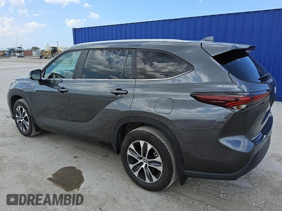 2024 Toyota Highlander LE z VIN 5TDKDRBH2RS553666, wystawiony jako Copart lot #57512875 z przebiegiem 44 772 mil mil oraz Czysty tytuł • Clean title. Historia ofert i sprzedaży dostępna na DreamBid. Obrazek 2.