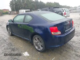 2012 Scion tC z VIN JTKJF5C75C3038795, wystawiony jako IAAI lot #42377705 z przebiegiem 251 371 mil mil oraz . Historia ofert i sprzedaży dostępna na DreamBid. Obrazek 3.