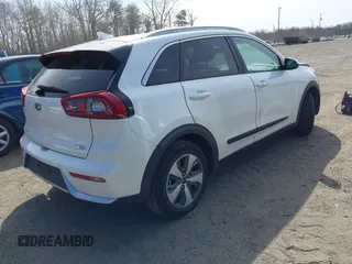 2017 Kia Niro LX with VIN KNDCB3LC8H5041747, listed as a IAAI auction lot 41764016 with 103,329 mi miles. Bid and sale history available at carsss.com. Image 4.