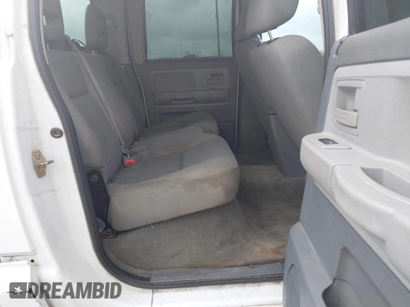 2006 Dodge Dakota SLT with VIN 1D7HE48K56S532946, listed as a IAAI auction lot 41878467 with 106,218 mi miles. Bid and sale history available at carsss.com. Image 8.