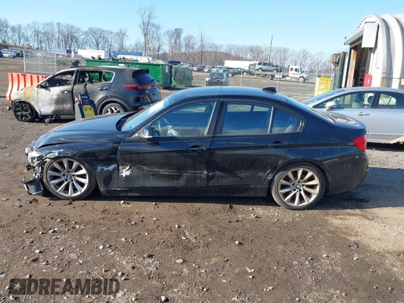 2018 BMW 3 Series 320i xDrive with VIN WBA8E5G57JNU47476, listed as a IAAI auction lot 41319816 with 38,755 mi miles. Bid and sale history available at carsss.com. Image 14.
