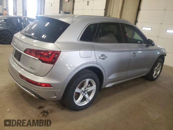 2024 Audi Q5 Premium z VIN WA1ABAFY1R2094807, wystawiony jako Copart lot #60664375 z przebiegiem 2 632 mil mil oraz Szkoda całkowita • Salvage title. Historia ofert i sprzedaży dostępna na DreamBid. Obrazek 3.