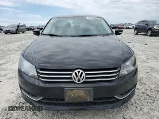 2014 Volkswagen Passat S z VIN 1VWAT7A30EC102382, wystawiony jako Copart lot #58178845 z przebiegiem 158 498 mil mil oraz Tytuł czysty. Historia ofert i sprzedaży dostępna na DreamBid. Obrazek 5.